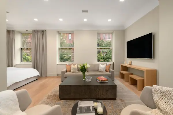 31 Gramercy Park S #2A, Manhattan, NY 10003