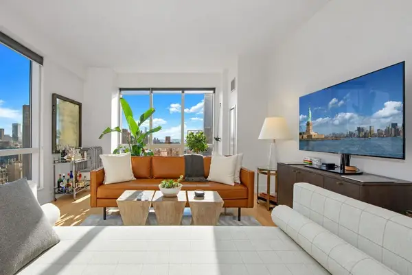 350 W 42nd Street #36-E, Manhattan, NY 10036