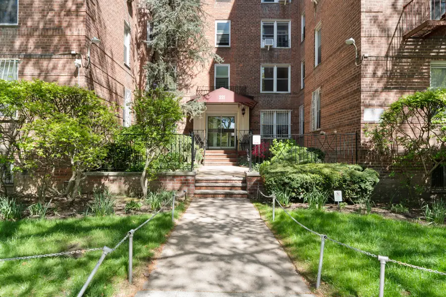 221 Mcdonald Avenue #4N, Brooklyn, NY 11218 - #2
