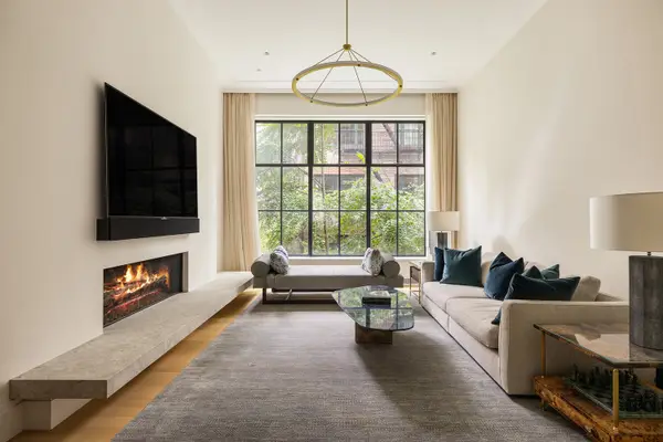 141 E 18th Street, Manhattan, NY 10003