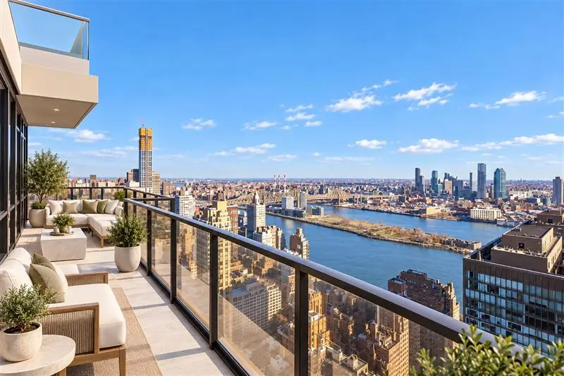 100 United Nations Plaza #PH-49A, Manhattan, NY 10017 - #2