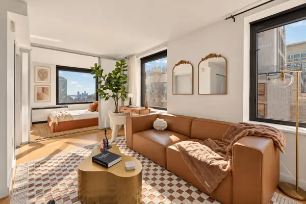 100 W 39th Street #43J, Manhattan, NY 10018
