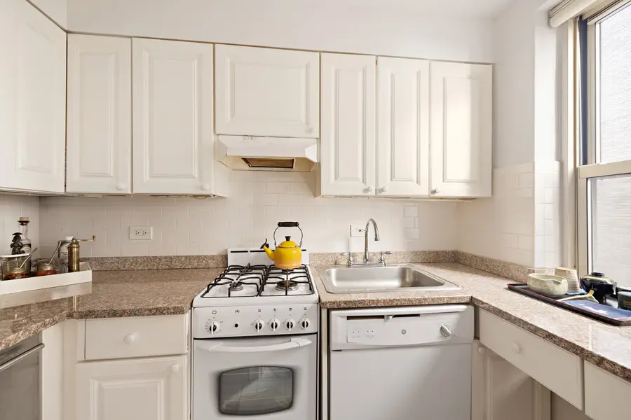 424 E 52nd Street #4D, Manhattan, NY 10022 - #2