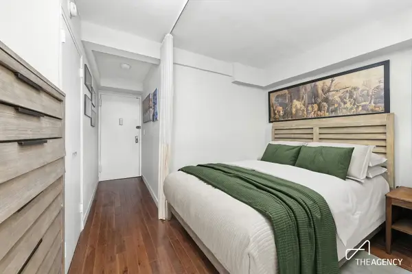 321 E 45th Street #10A, Manhattan, NY 10017