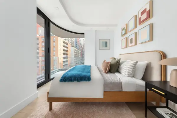 401 W 37th Street #3GS, Manhattan, NY 10018