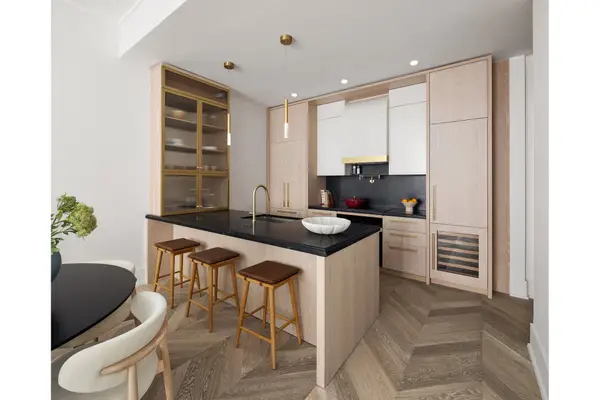 660 Lexington Avenue #4A, Manhattan, NY 10022