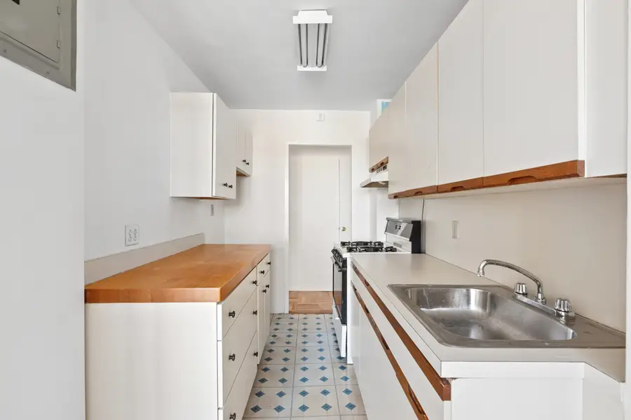 900 W 190th Street #8H, Manhattan, NY 10040 - #3