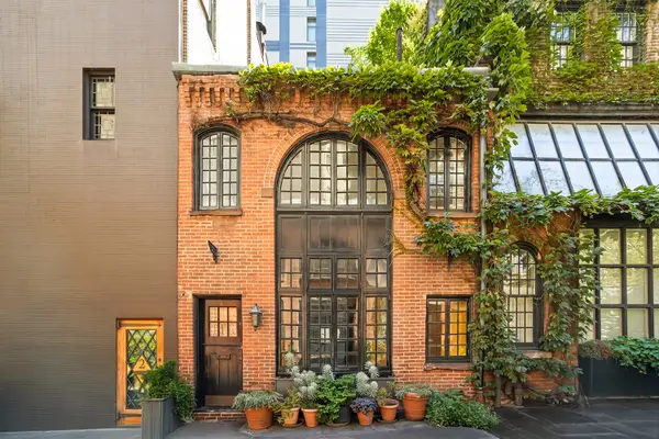 4 Sniffen Court, Manhattan, NY 10016