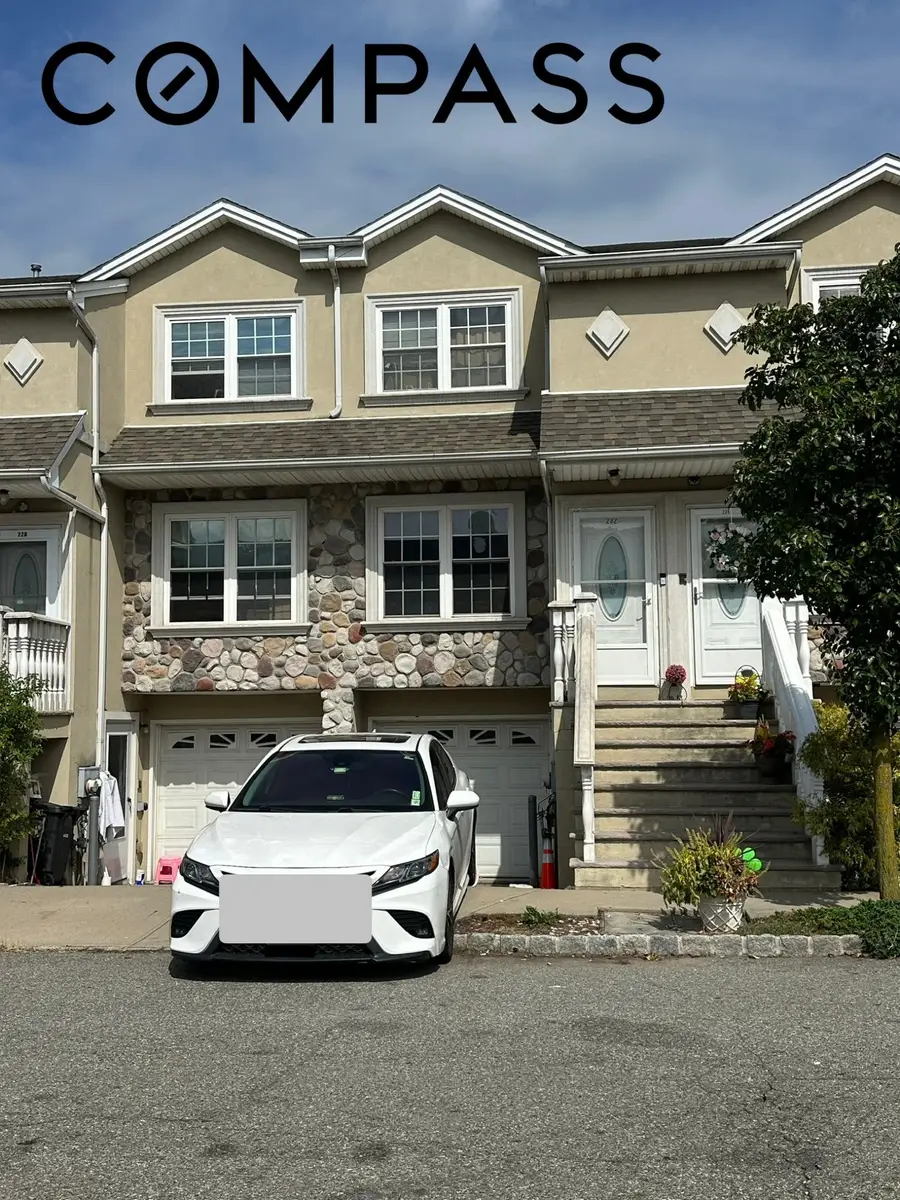 232 Dartmouth Loop, Staten Island, NY 10306 - #2