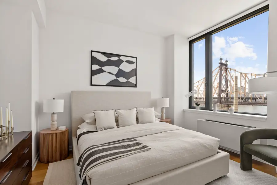 425 Main Street #PH2E, Manhattan, NY 10044 - #3