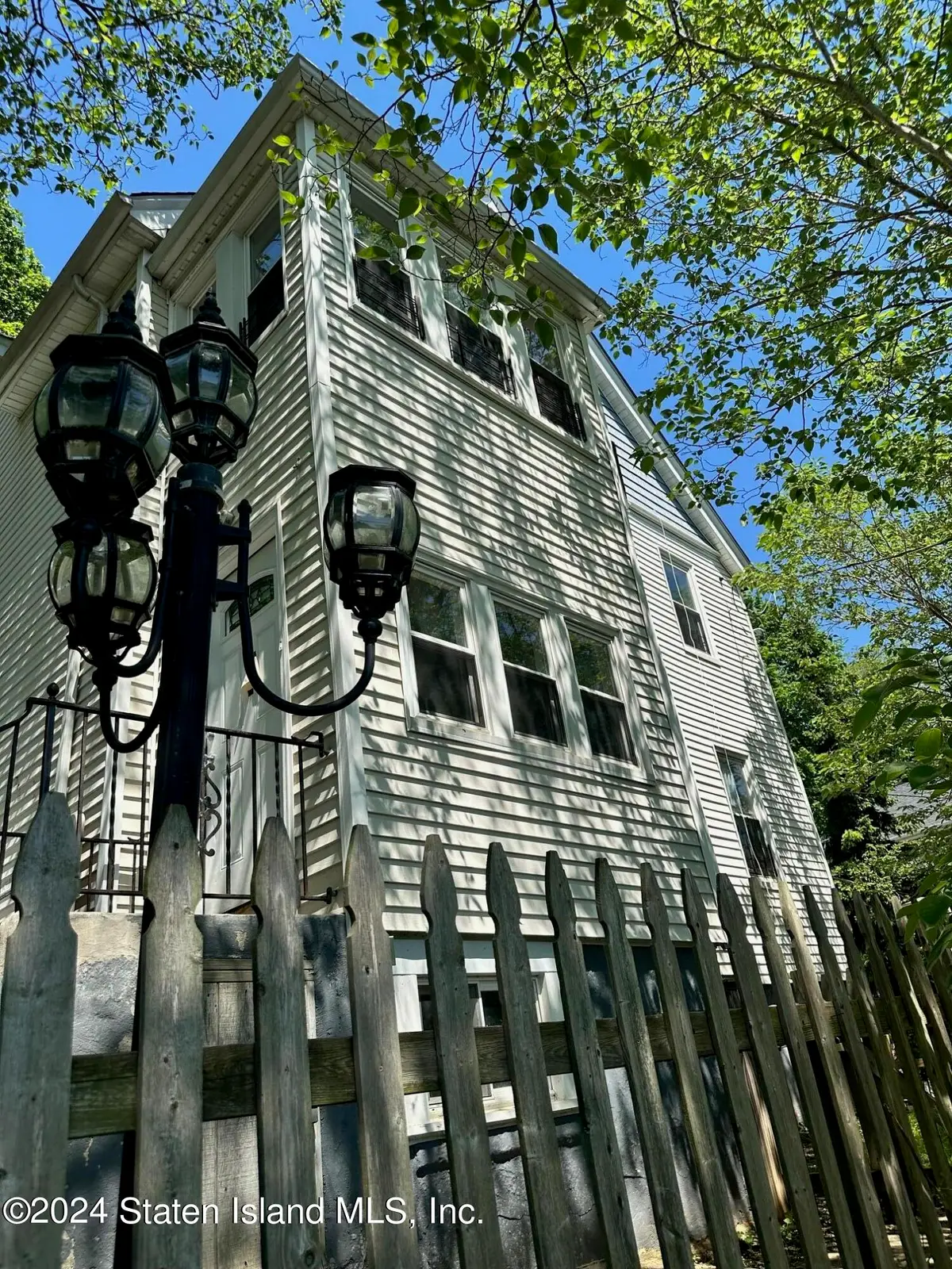 580 Van Duzer Street, Staten Island, NY 10303 - Image #1