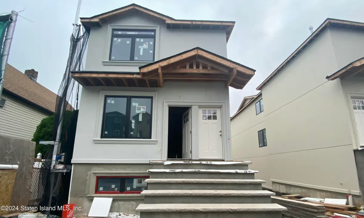 18 Brown Place, Staten Island, NY 10305 - Image #1