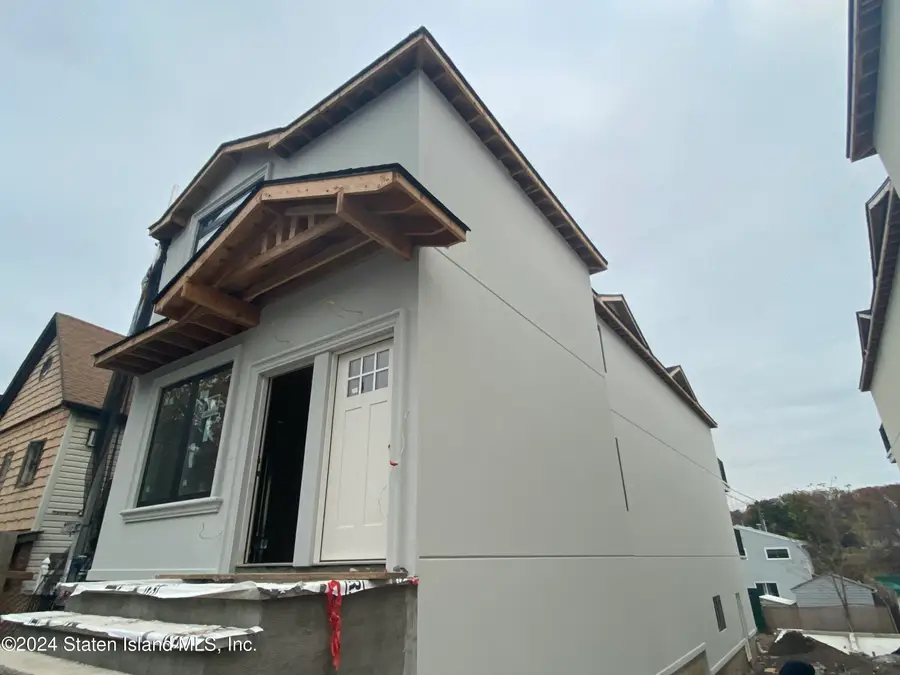 18 Brown Place, Staten Island, NY 10305 - Image #2