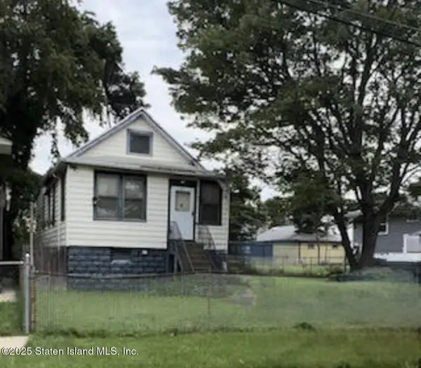 25 Benjamin Place, Staten Island, NY 10303