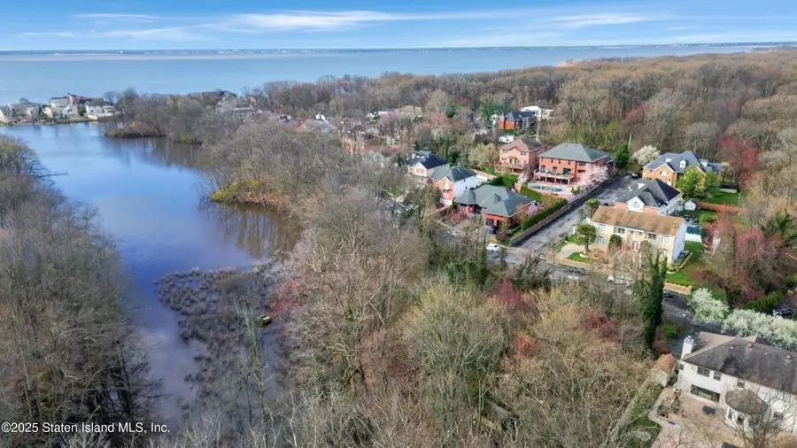 381 Arbutus Avenue, Staten Island, NY 10312 - Image #3