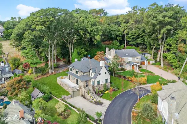 91 West Entry Road, Staten Island, NY 10304