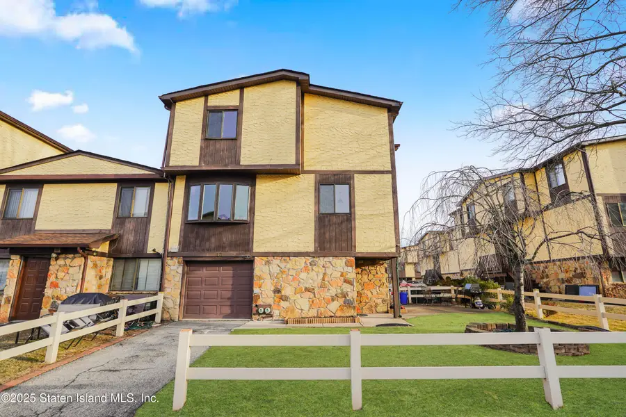 17 Parkview Loop, Staten Island, NY 10314 - Image #2