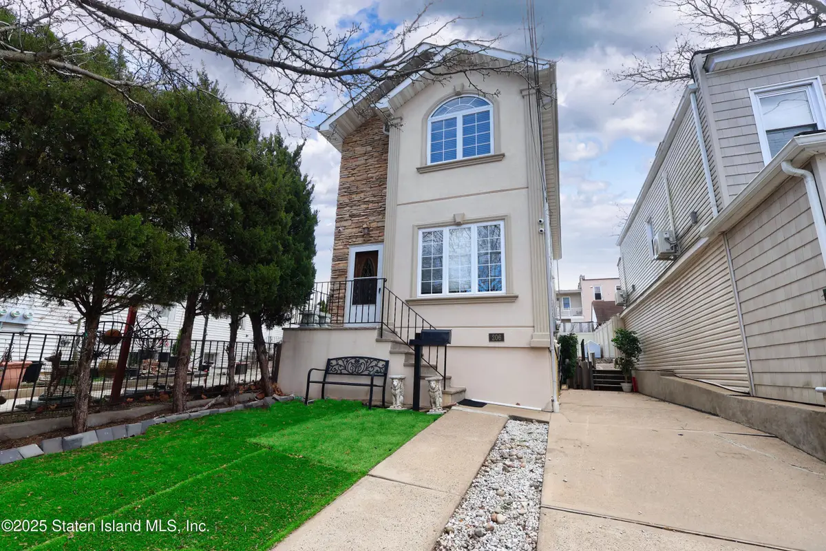 206 Virginia Avenue, Staten Island, NY 10305 - Image #1