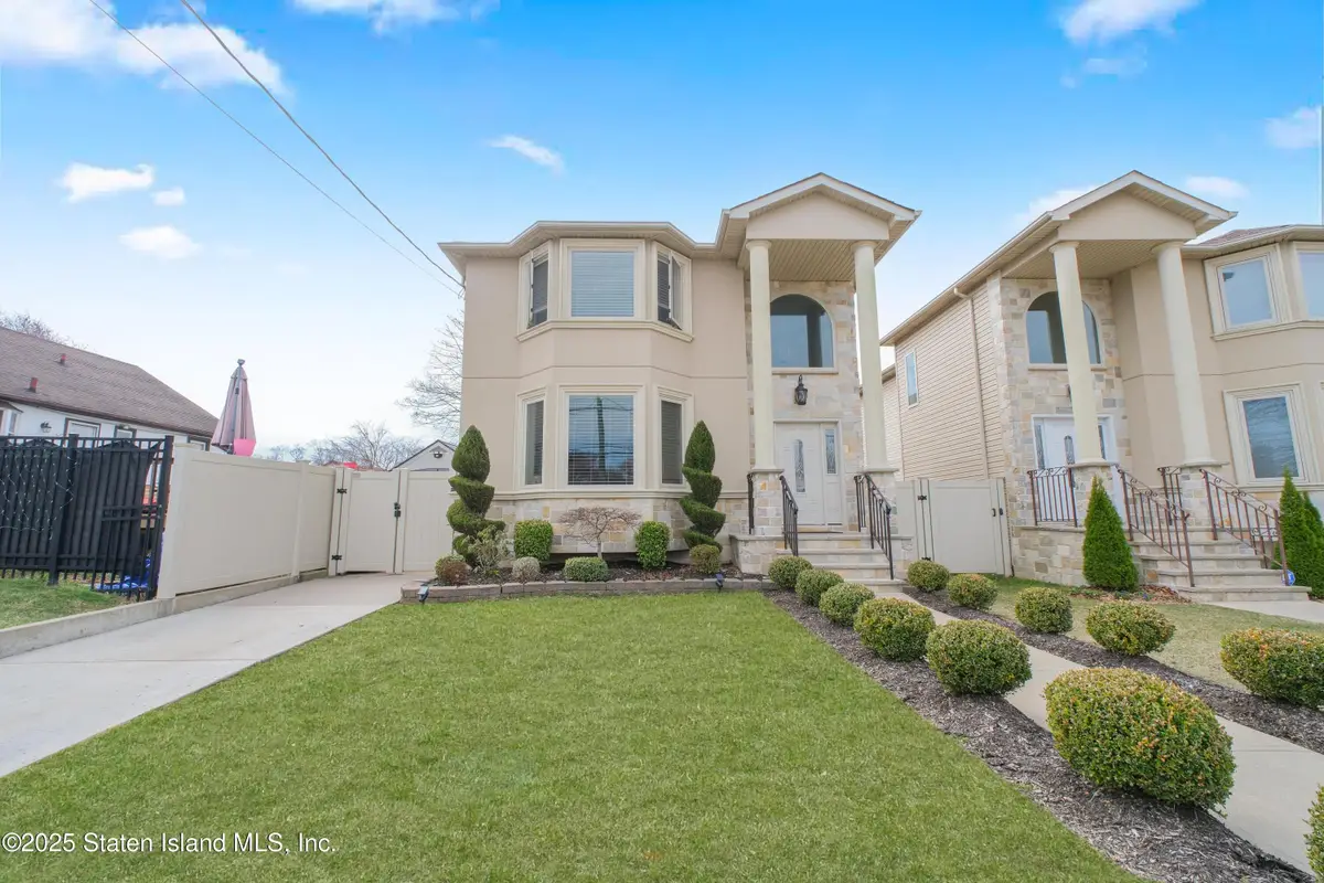 394 Clarke Avenue, Staten Island, NY 10306 - Image #1