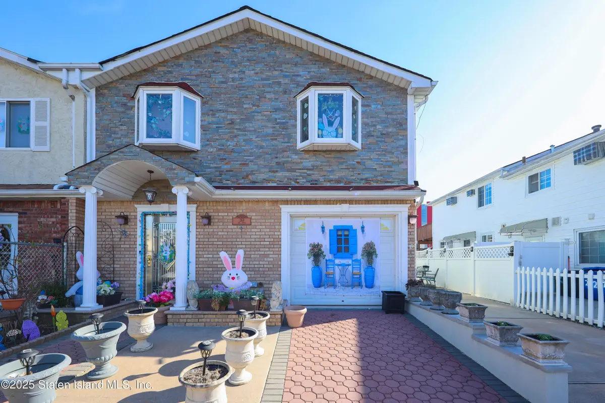 268 Ada Drive, Staten Island, NY 10314 - Image #1