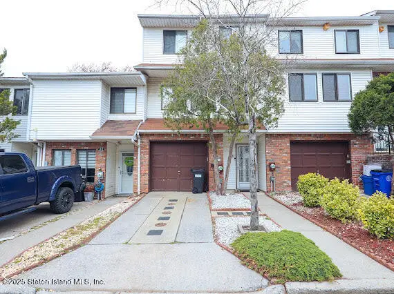 31 Country Drive S, Staten Island, NY 10314 - Image #1