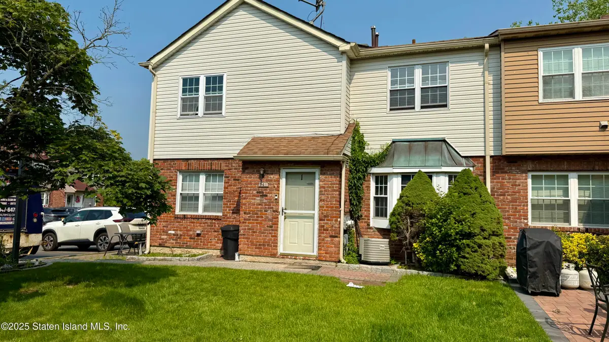 31 Franklin Ln #A, Staten Island, NY 10306 - Image #1