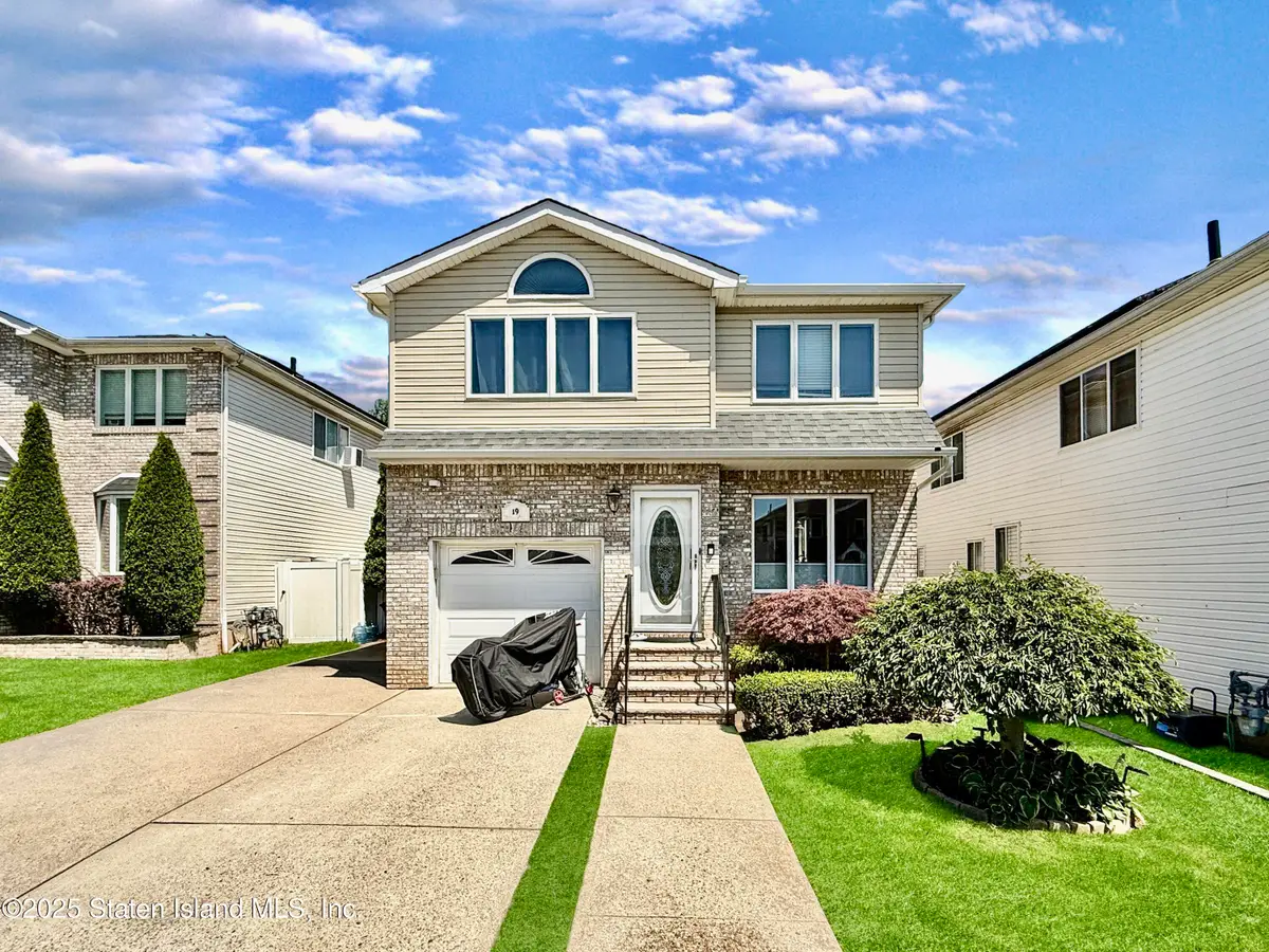 19 Lynbrook Court, Staten Island, NY 10309 - Image #1