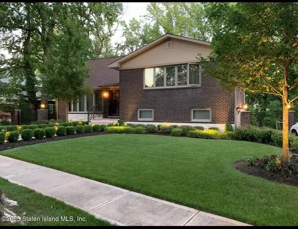 14 Merrick Avenue, Staten Island, NY 10301
