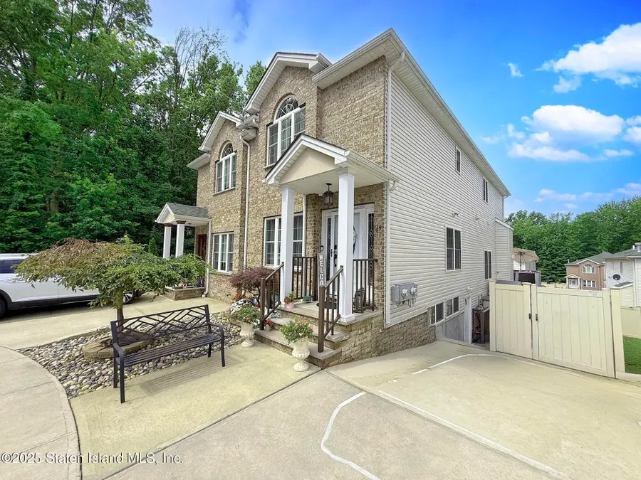 124 Santa Monica Lane, Staten Island, NY 10309 - Image #2