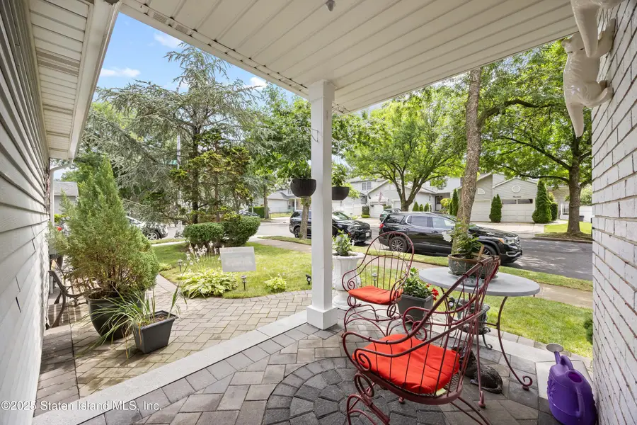 8 Carpenter Avenue, Staten Island, NY 10314 - Image #2