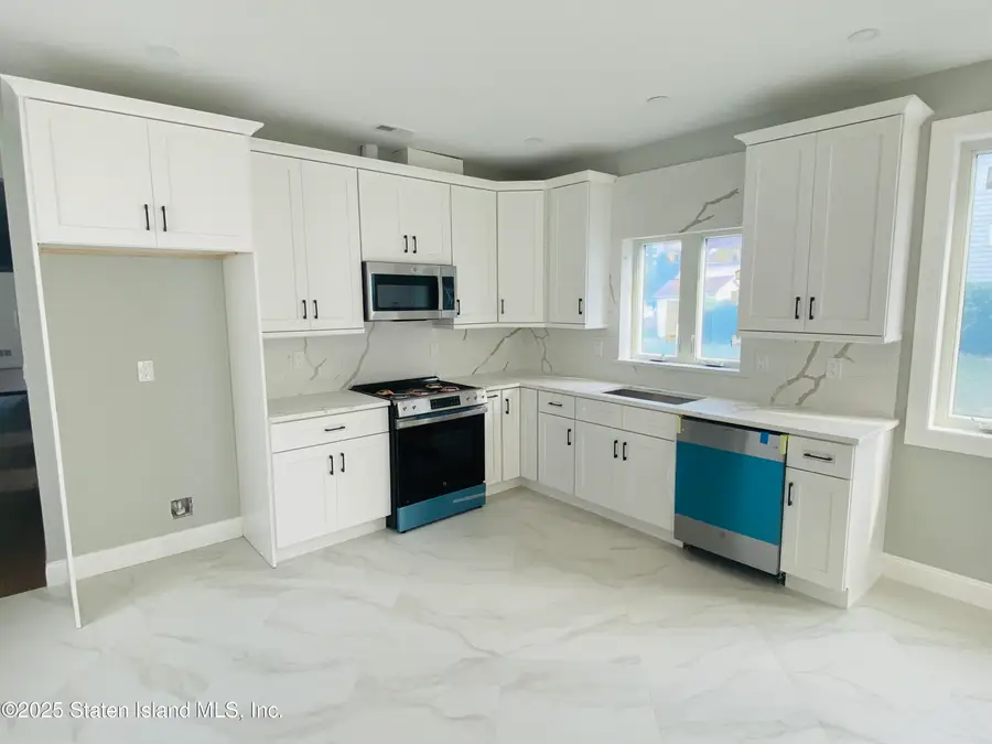 20 Brown Place, Staten Island, NY 10305 - Image #3