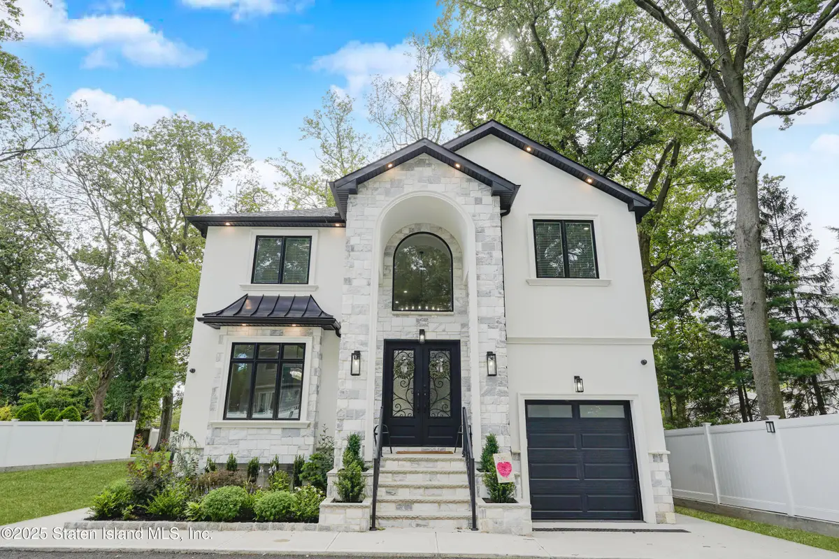 108 Giffords Lane, Staten Island, NY 10308 - Image #1