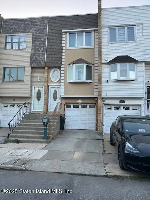 45 Daffodil Court, Staten Island, NY 10312