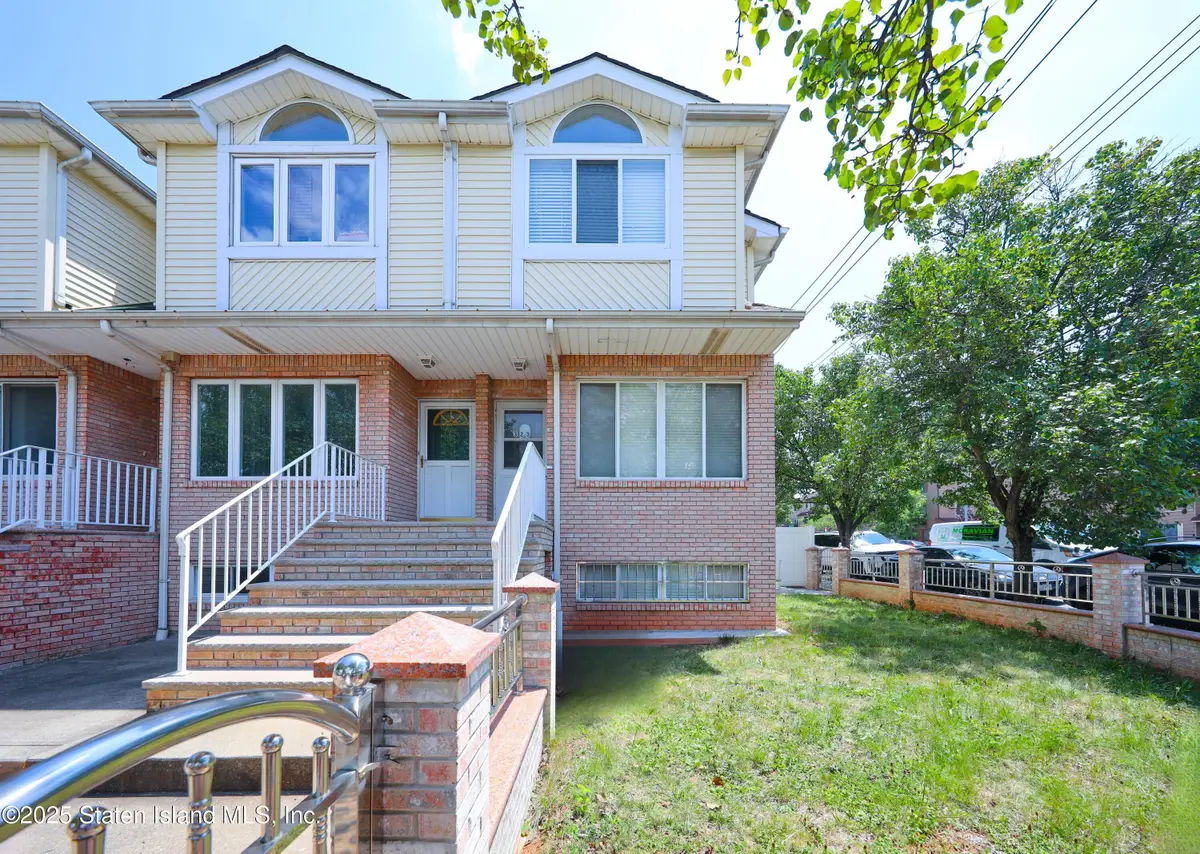 323 Merrymount Street, Staten Island, NY 10314 - Image #1