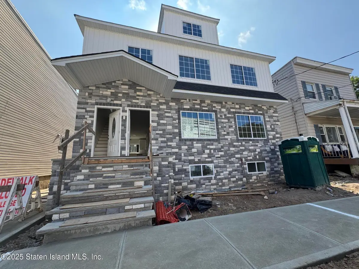37 Wiederer Place, Staten Island, NY 10304 - Image #1