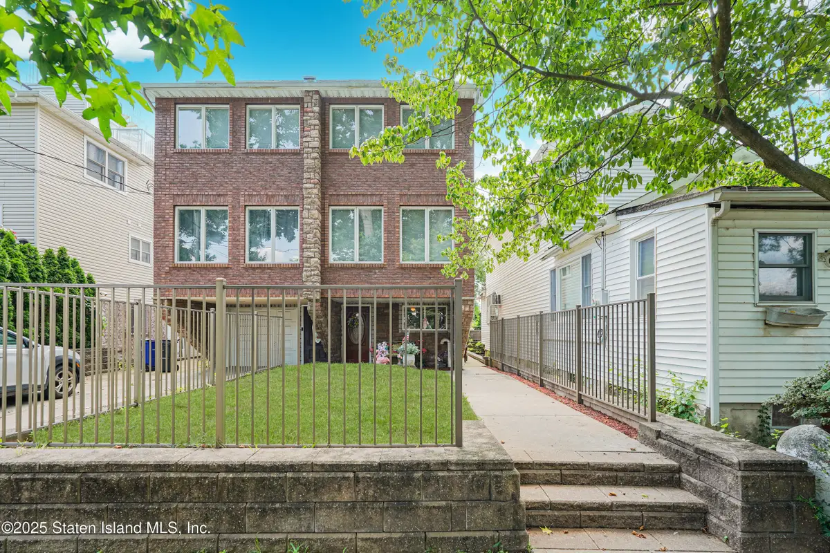 188 Graham Boulevard #B, Staten Island, NY 10305 - Image #1