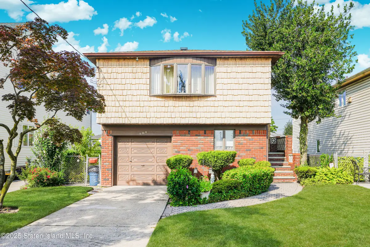 504 Huguenot Avenue, Staten Island, NY 10312 - Image #1