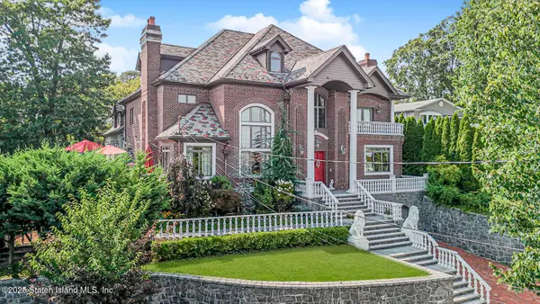 34 Claire Court, Staten Island, NY 10301