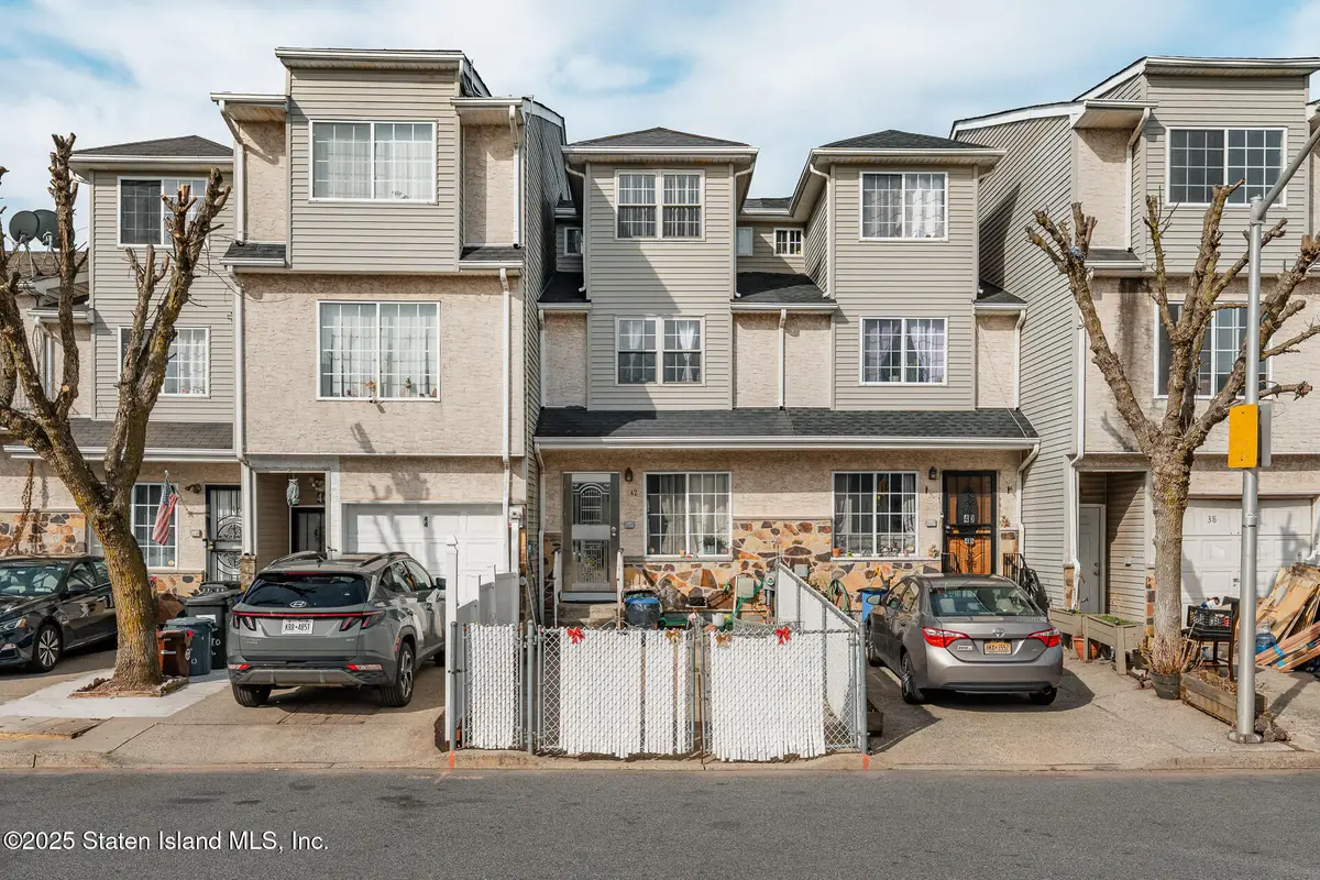 42 Studio Lane, Staten Island, NY 10304 - Image #1