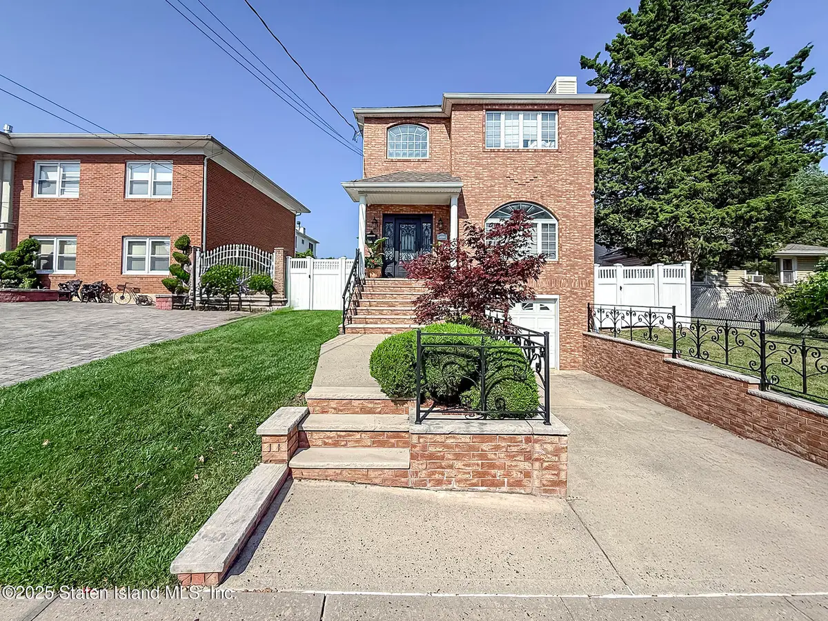 267 Woods Of Arden Road, Staten Island, NY 10312 - Image #1