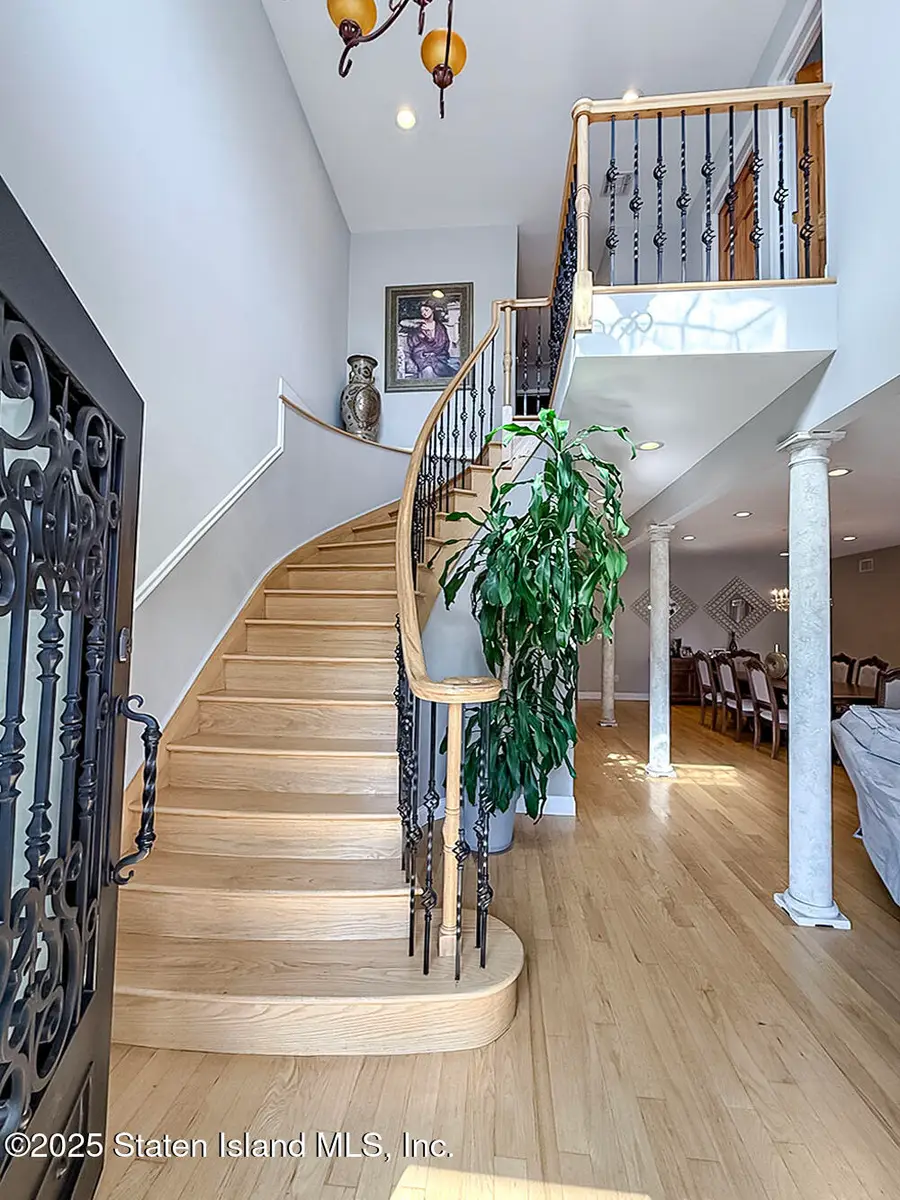 267 Woods Of Arden Road, Staten Island, NY 10312 - Image #3