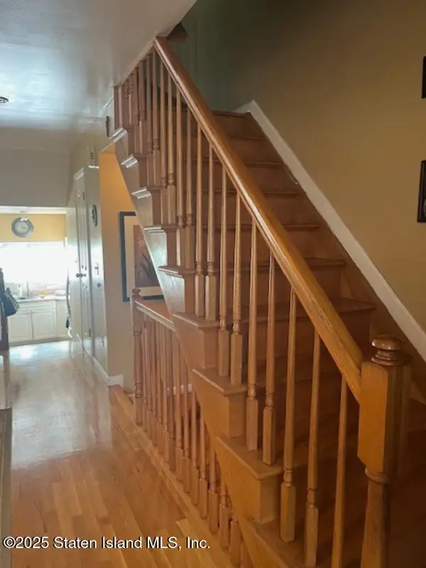 142 Alex Circle, Staten Island, NY 10305