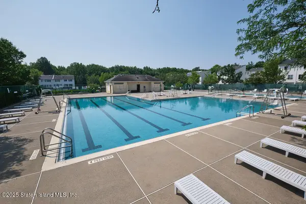 400 Aspen Knolls Way #B2, Staten Island, NY 10312