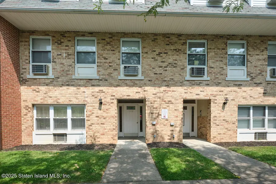 400 Aspen Knolls Way #B2, Staten Island, NY 10312 - Image #2