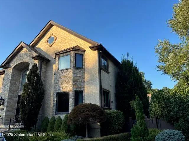 25 Blue Heron Court, Staten Island, NY 10312 - Image #2
