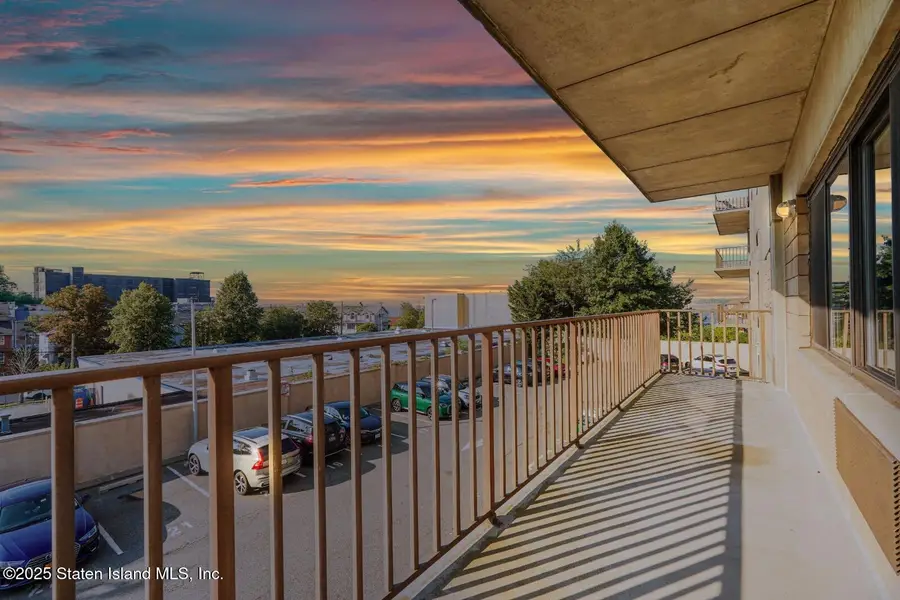 31 Hylan Boulevard #2d, Staten Island, NY 10305 - Image #3