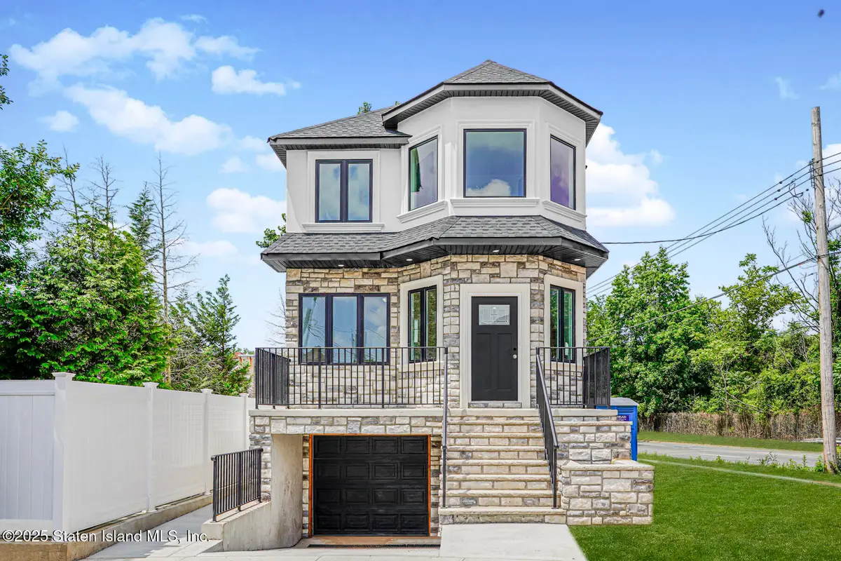 518 Bradford Avenue, Staten Island, NY 10309 - Image #1
