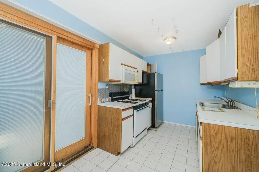 63 Avon Lane, Staten Island, NY 10314 - Image #2