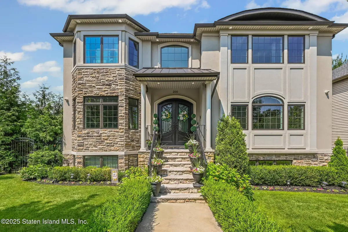 200 Cheevers Lane, Staten Island, NY 10307 - Image #1