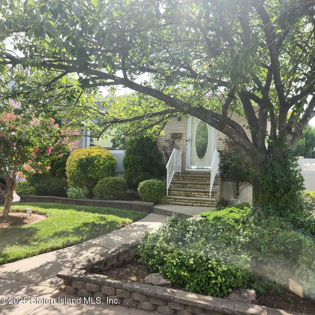 236 Mallory Avenue, Staten Island, NY 10305 - Image #1